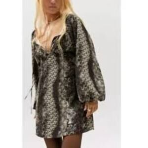 URBAN OUTFITTERS VIVIENNE PRINTED LONG SLEEVE WOMEN MINI DRESS SIZE SMALL NEW